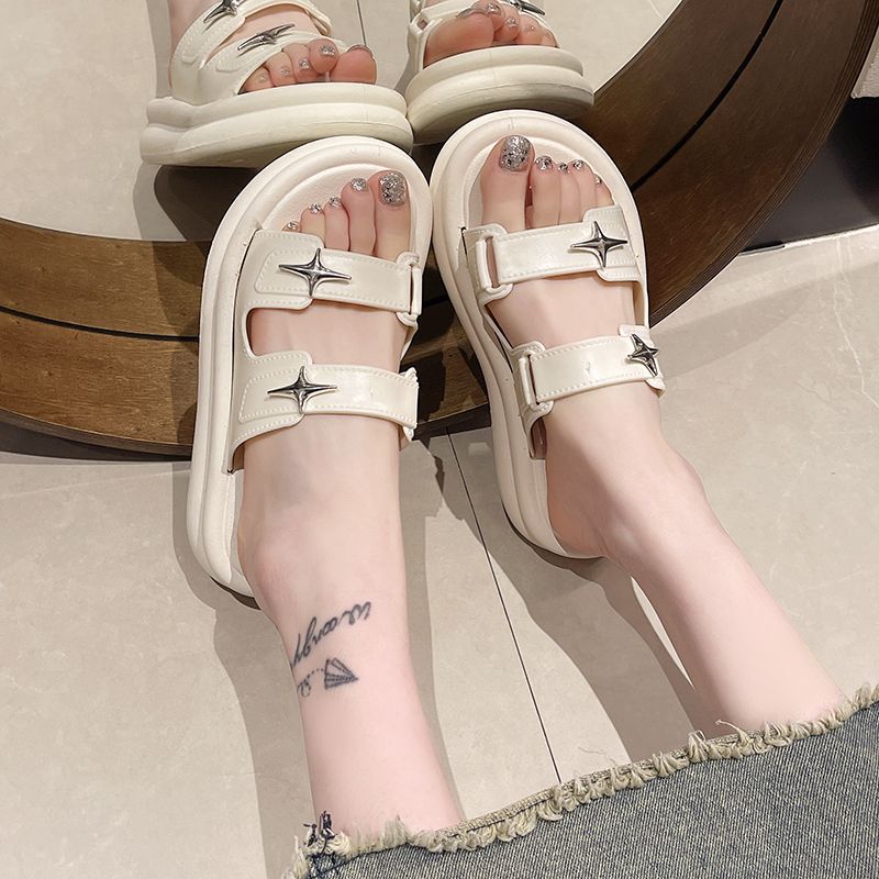 Damen Modische Plattform-Pantoletten mit verstellbaren Riemen und stylischen Sternenapplikationen Fudus