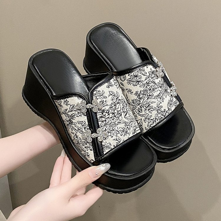 Damen Wedge-Pantoletten mit floralem Muster und funkelnden Schmuckdetails Fudus