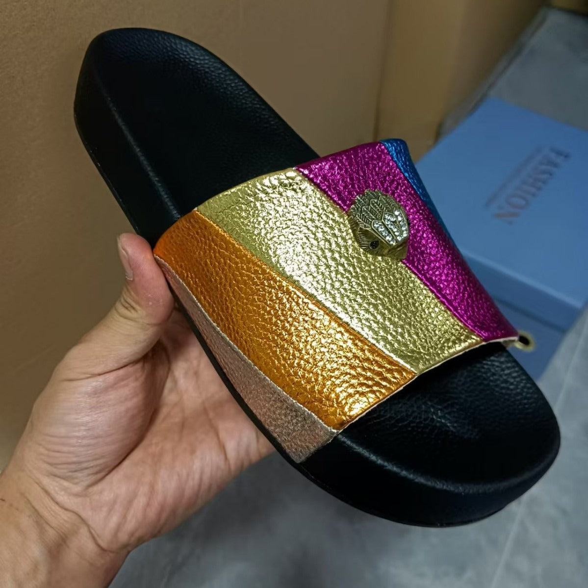 Damen Trendige Riemensandalen mit schimmerndem Obermaterial und bequemem Fußbett Fudus