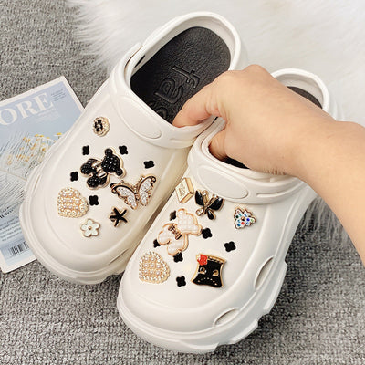 Damen modische Clogs mit kreativen 3D-Applikationen Fudus