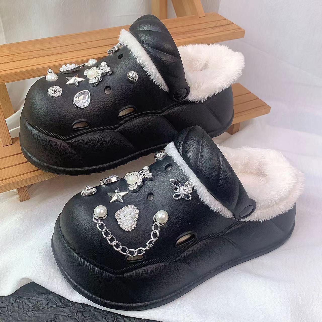 Damen Hausschuhe mit Teddyfutter und Dekor Fudus