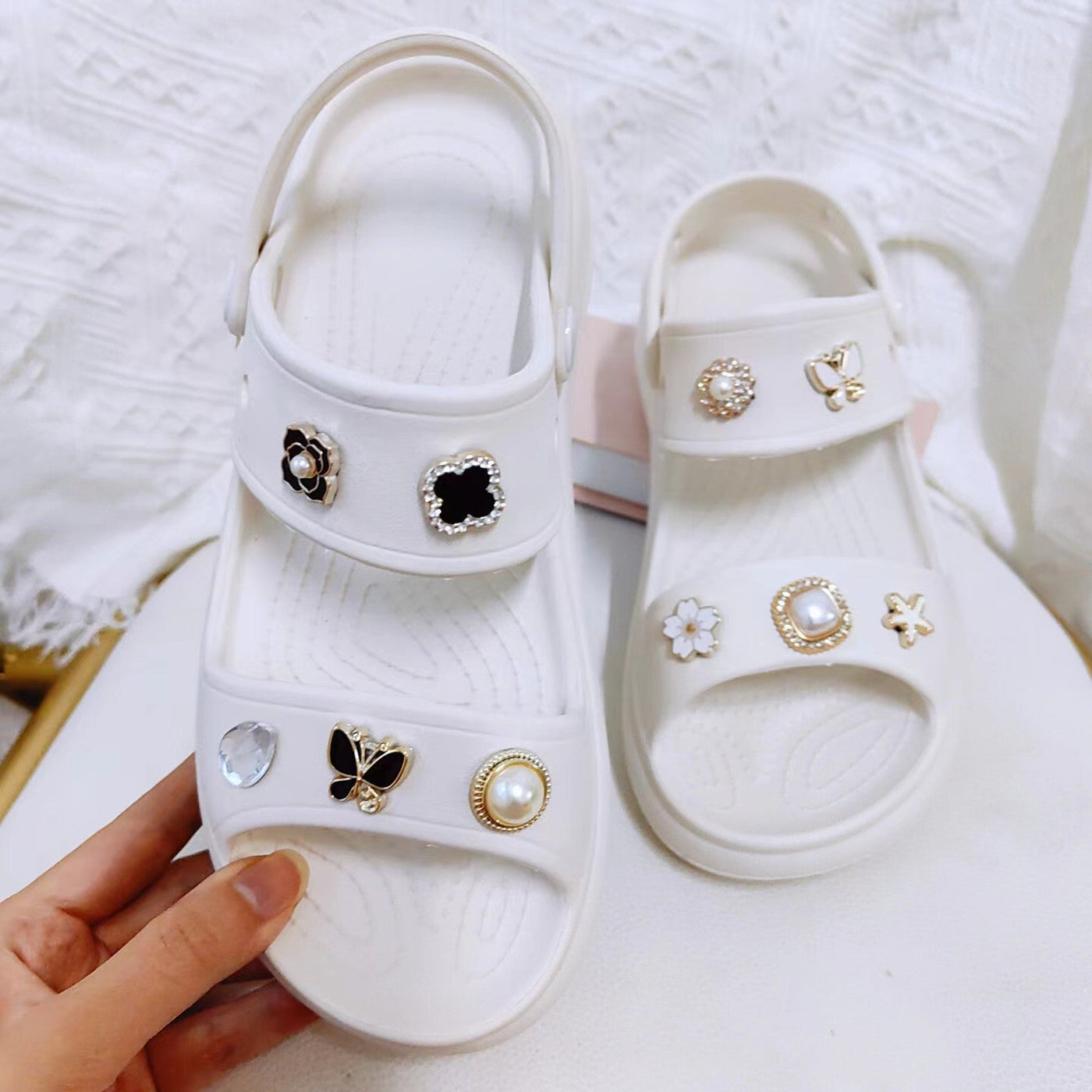 Damen Sandalen mit dekorativen Applikationen Fudus