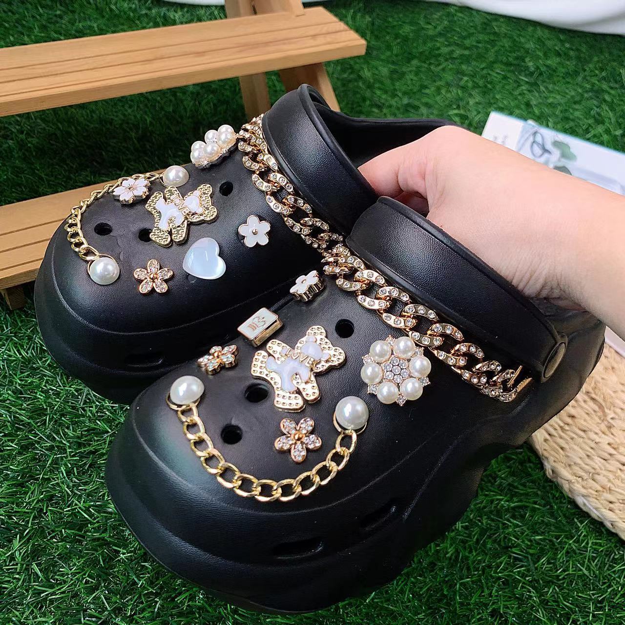 Damen Komfortable Clogs mit luxuriösen Schmuckdetails Fudus