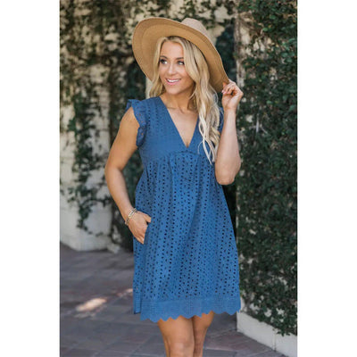 Damen Kurzkleid im luftigen Boho-Stil mit V-Ausschnitt und Rüschendetails Fudus