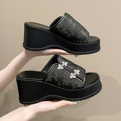 Damen Wedge-Sandalen mit floralem 3D-Design und funkelnden Applikationen Fudus