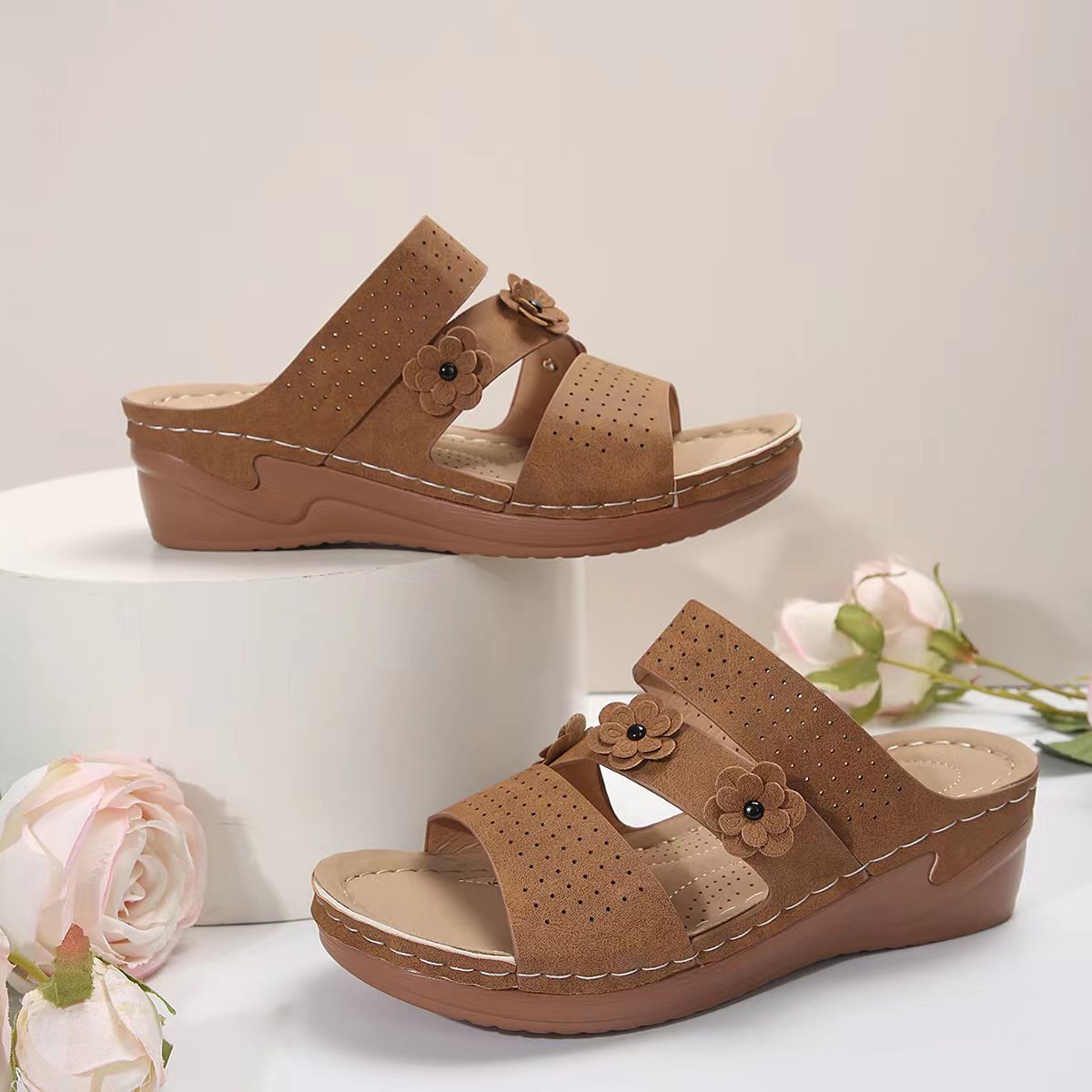 Damen Keil-Pantoletten mit floralen Akzenten und atmungsaktivem Obermaterial Fudus