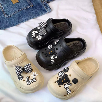 Damen Pantoletten mit bunten Accessoires Fudus