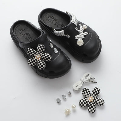 Damen Verspielte Clogs mit dekorativen Blumenapplikationen und verschiedenen Accessoires Fudus