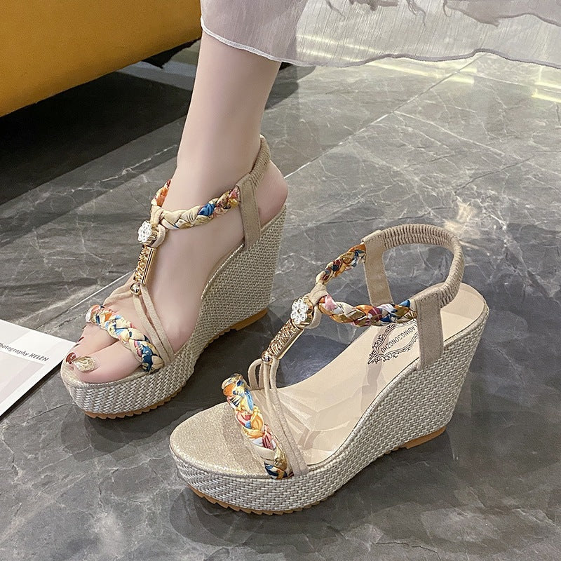 Damen Wedge-Sandalen mit farbenfrohem geflochtenem Riemendesign und komfortablem Fußbett Fudus