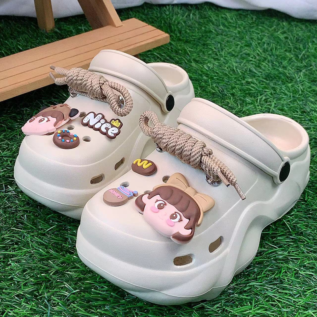 Damen Verspielte Clogs mit 3D-Motiv und modischer Schnürung Fudus