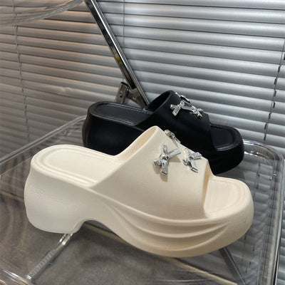 Damen elegante Pantoletten mit modischem Schmuckdetail Fudus