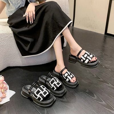 Damen Plateau-Sandalen mit innovativem Karomuster und verstellbarem Riemen Fudus