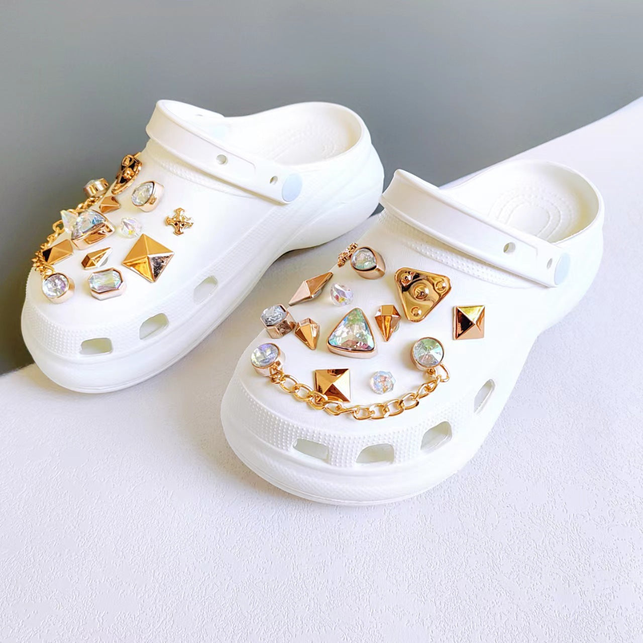 Damen Trendige und bequeme Clogs mit schicken Strasssteinen Fudus