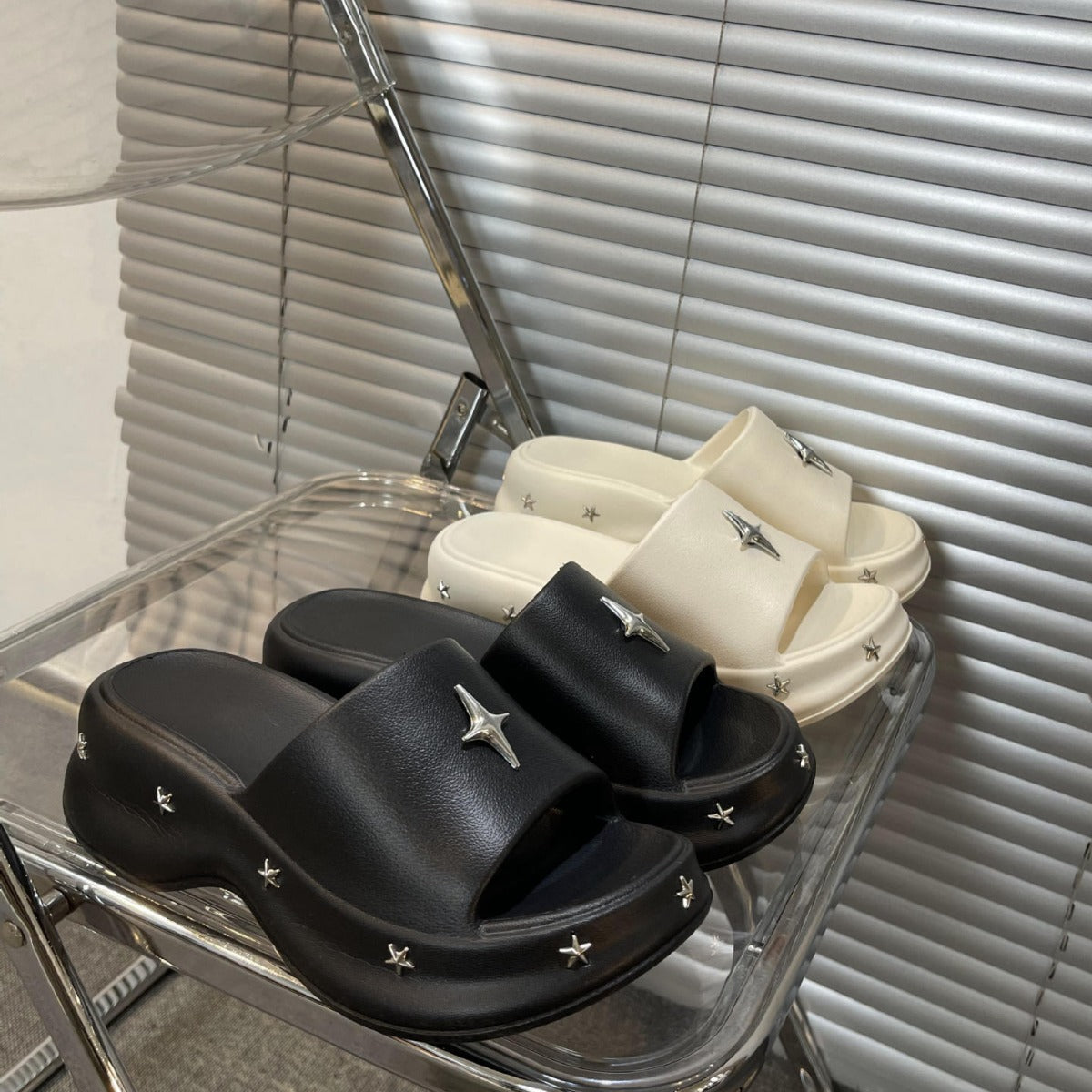 Damen Luxuriöse Slides mit edelem Schmuckdetail Fudus