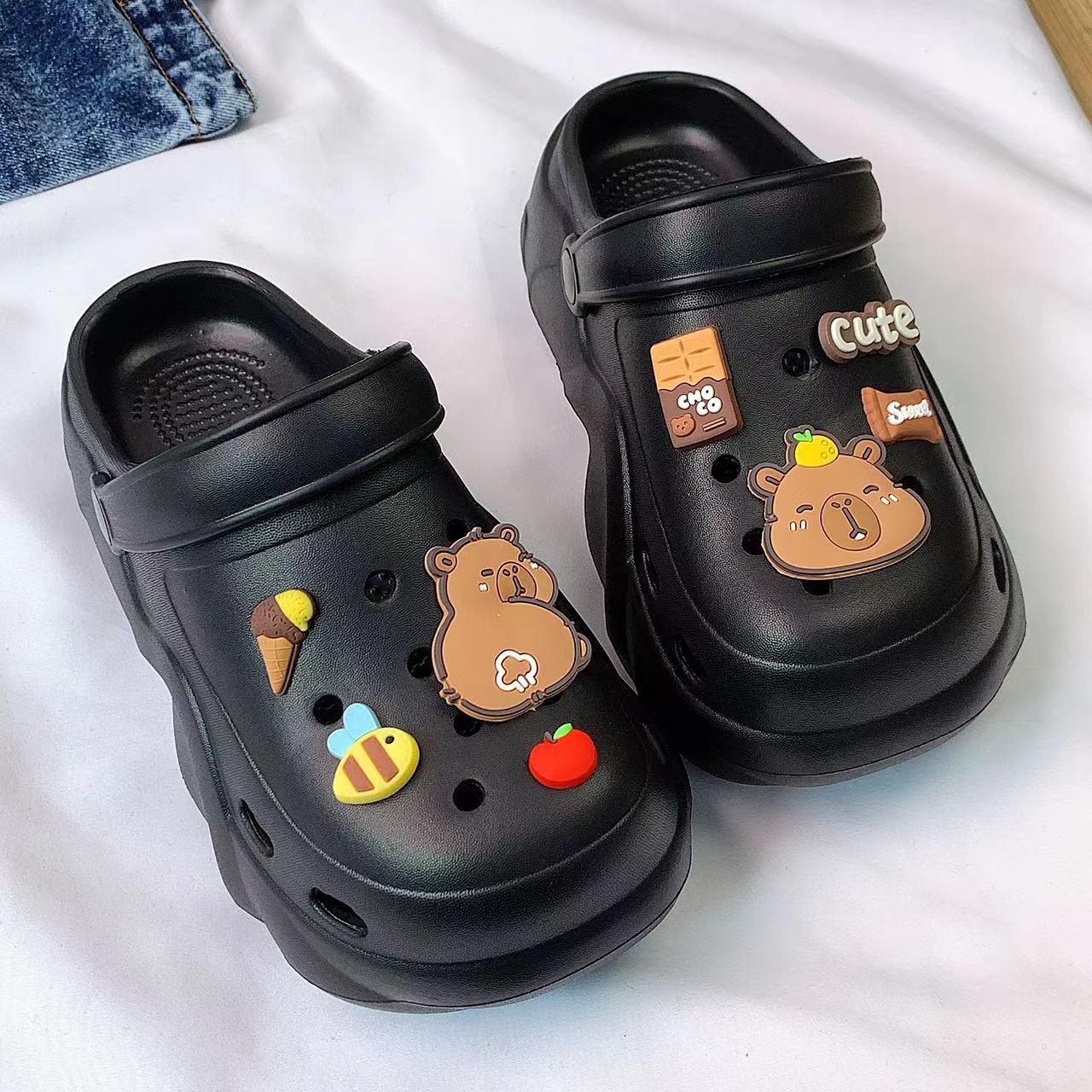 Damen Clogs mit lustigen Tiermotiven und dekorativen Applikationen Fudus