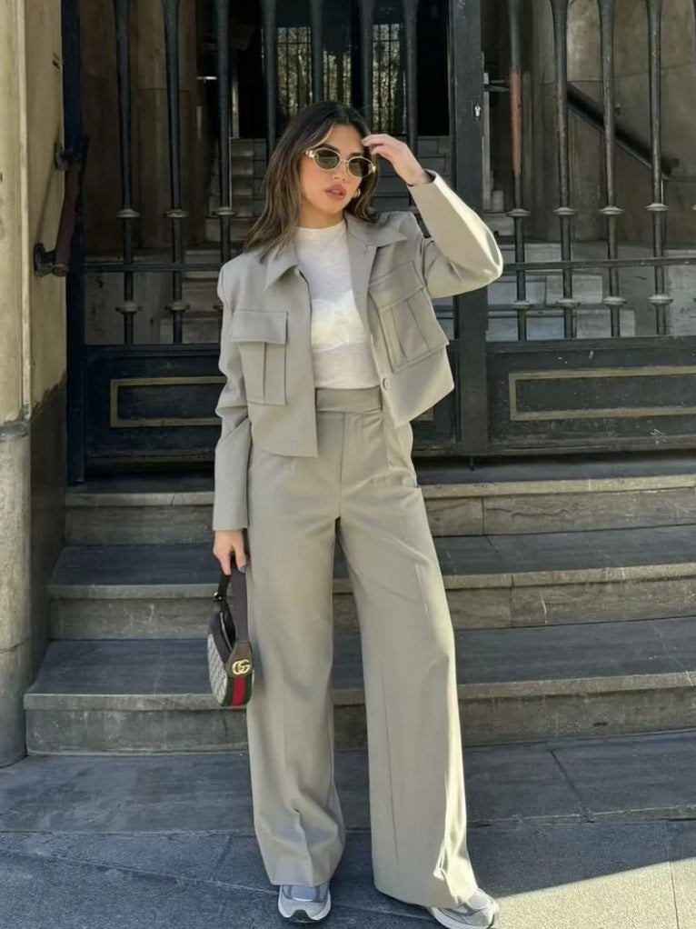 Zweiteiliger Anzug | Cropped Blazer | Gerade Hose