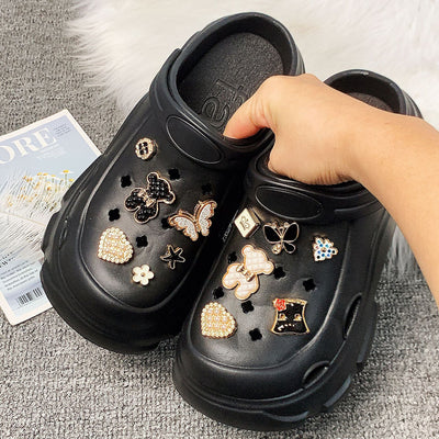 Damen modische Clogs mit kreativen 3D-Applikationen Fudus