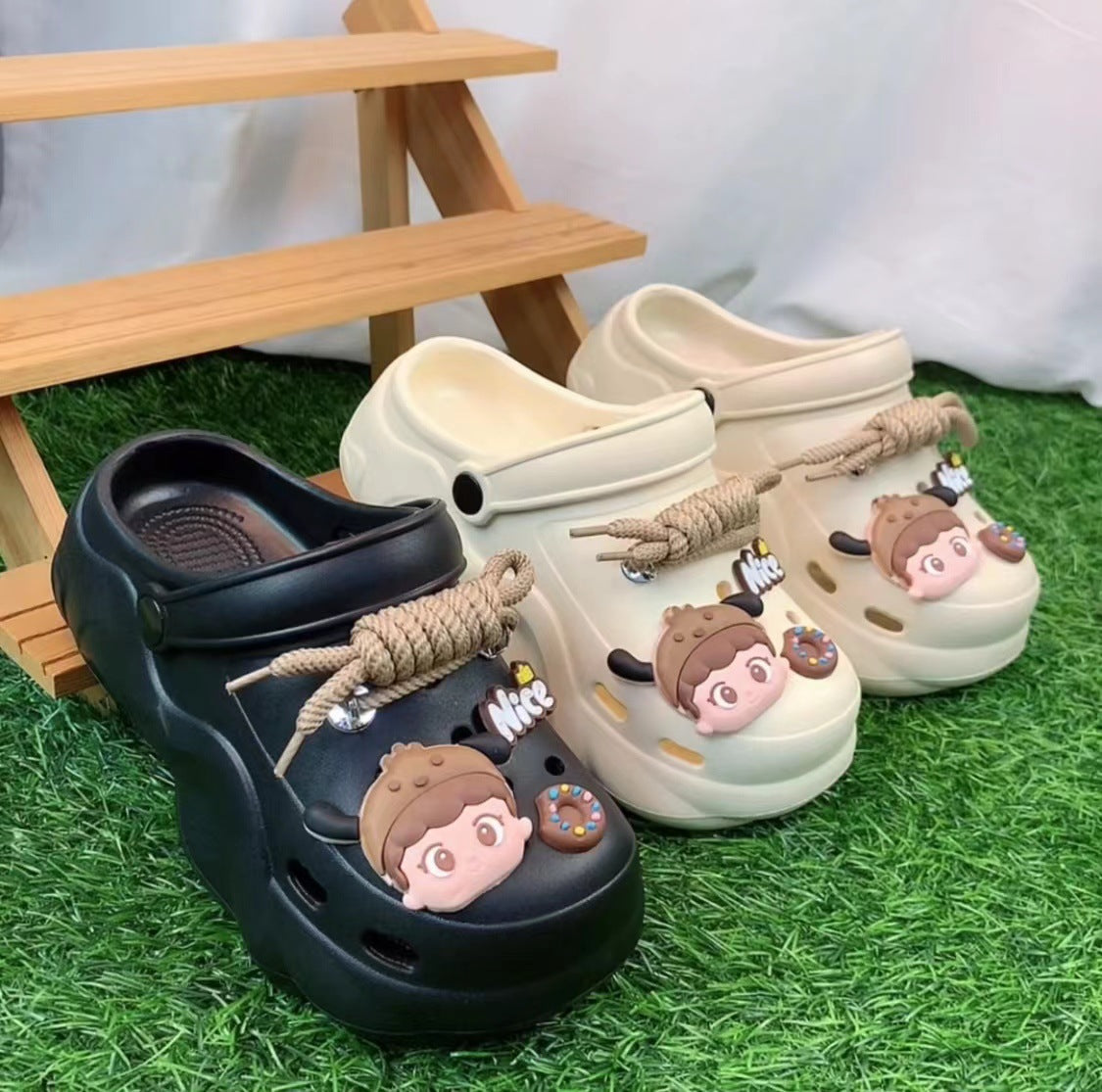 Damen Verspielte Clogs mit 3D-Motiv und modischer Schnürung Fudus