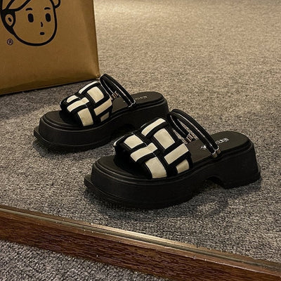 Damen Plateau-Sandalen mit innovativem Karomuster und verstellbarem Riemen Fudus