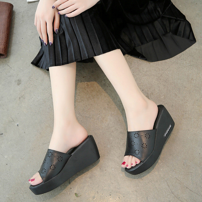 Damen Wedge-Pantoletten mit elegantem Lochmuster und rutschfester Sohle Fudus