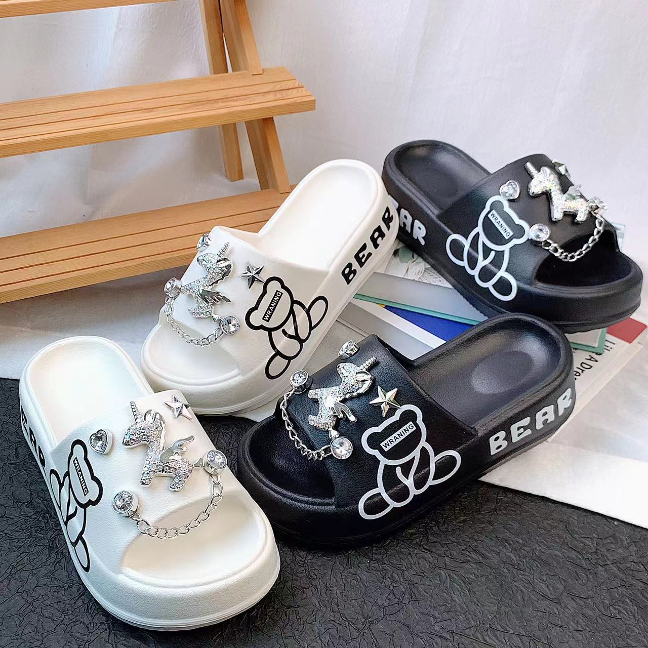 Damen Kreative Pantoletten mit glitzernden Tiermotiven und Schmuckdetails Fudus