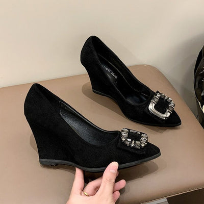 Damen Wedge-Pumps mit luxuriösem Schmuckdetail und elegantem Design Fudus