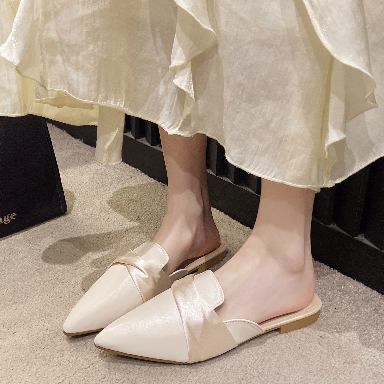 Damen klassische Slipper mit schickem Schleifenakzent und feinem Obermaterial Fudus