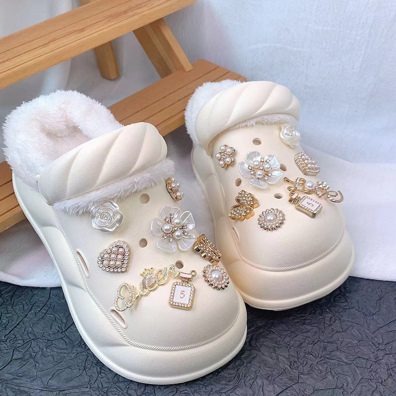 Damen Komfortable Clogs mit luxuriösen Verzierungen und weichem Futter Fudus