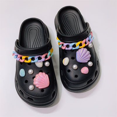 Damen Verspielte Clogs mit bunten Muschel-Accessoires Fudus