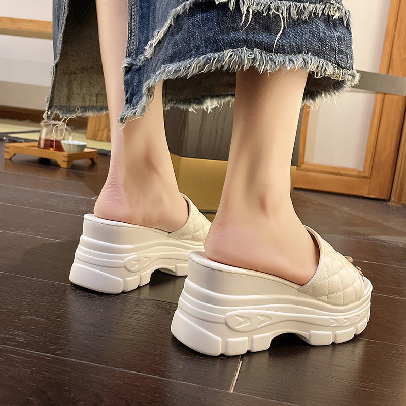 Damen modische Plateausandalen im quilted Design mit breiter Laufsohle Fudus