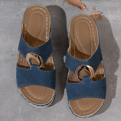 Damen Komfort-Sandalen mit modischem Cut-Out-Design und elegantem Metallelement Fudus