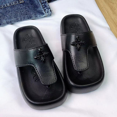 Damen Bequeme und stilvolle Sandalen mit breitem Riemen und dekorativem Akzent Fudus