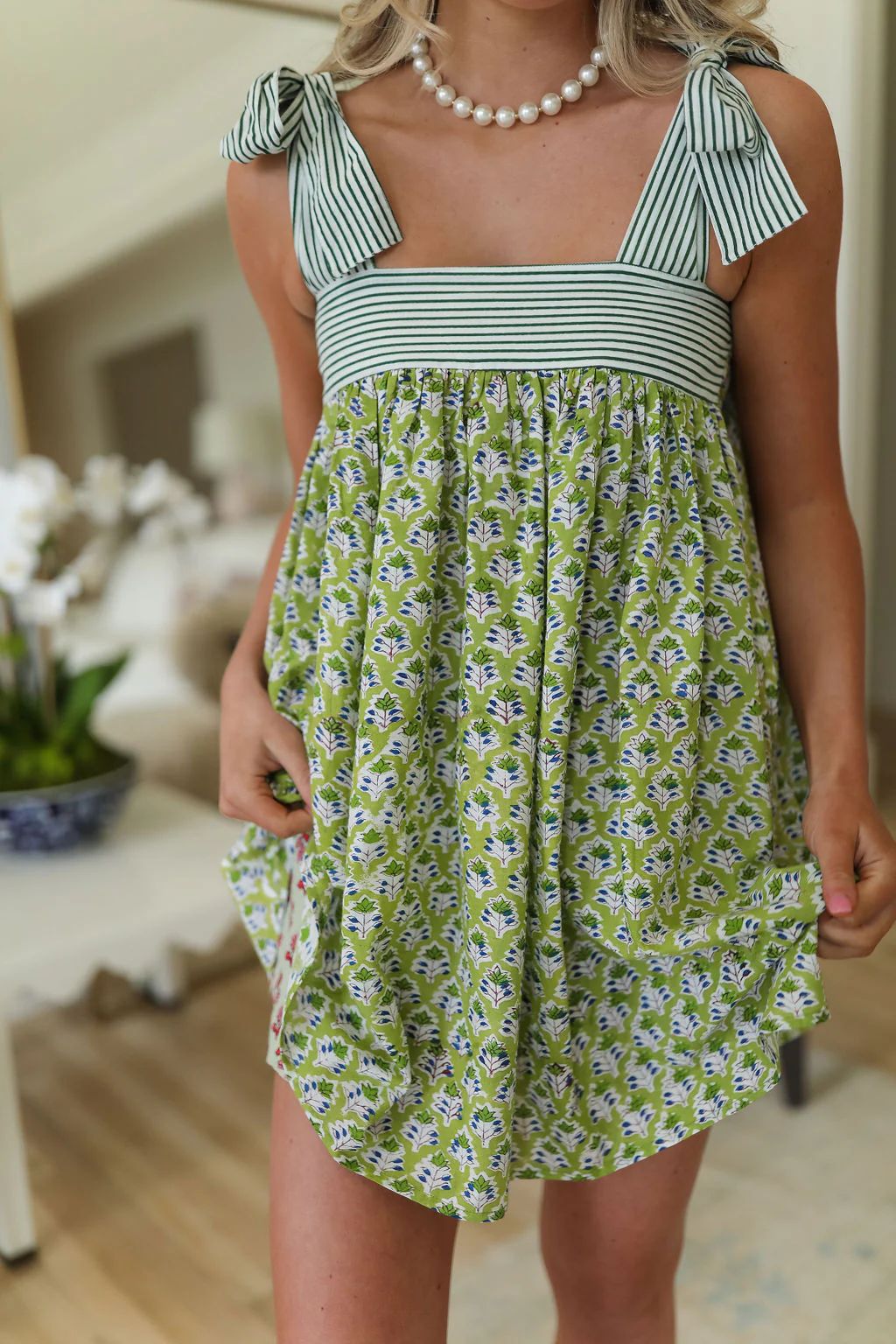 Nea | Kurzes Blumenkleid mit Trägern