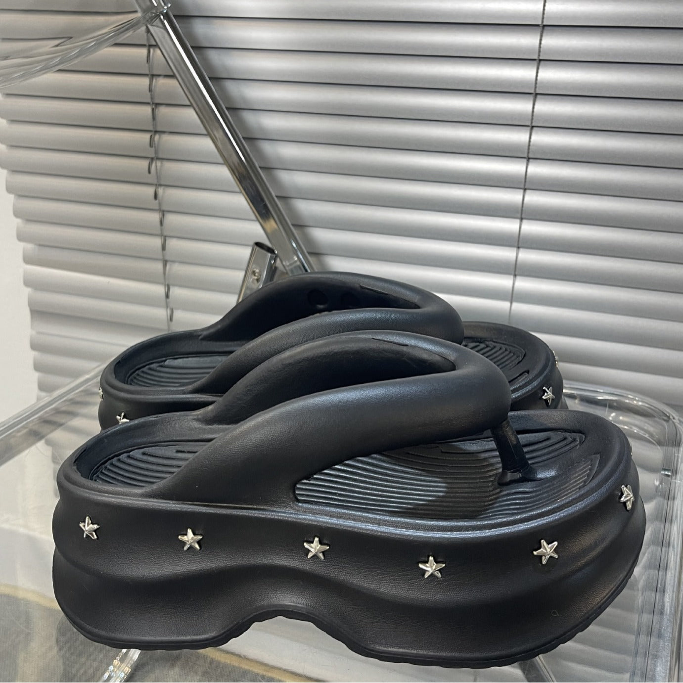 Damen Komfortable und modische Flip-Flops mit glamourösen Sternverzierungen Fudus