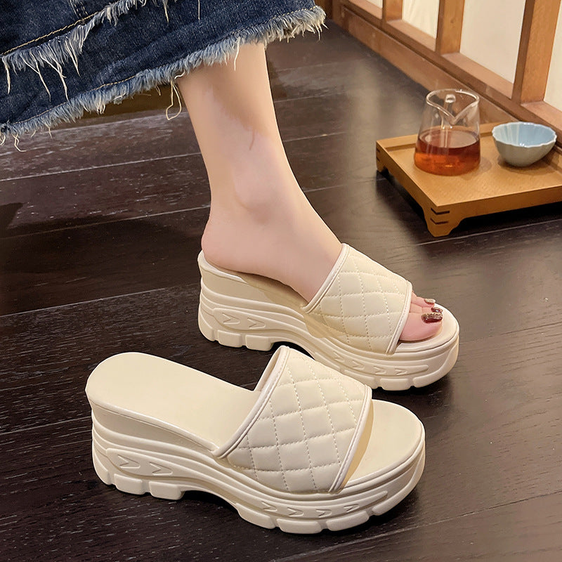 Damen modische Plateausandalen im quilted Design mit breiter Laufsohle Fudus