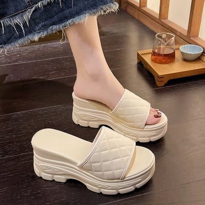 Damen modische Plateausandalen im quilted Design mit breiter Laufsohle Fudus