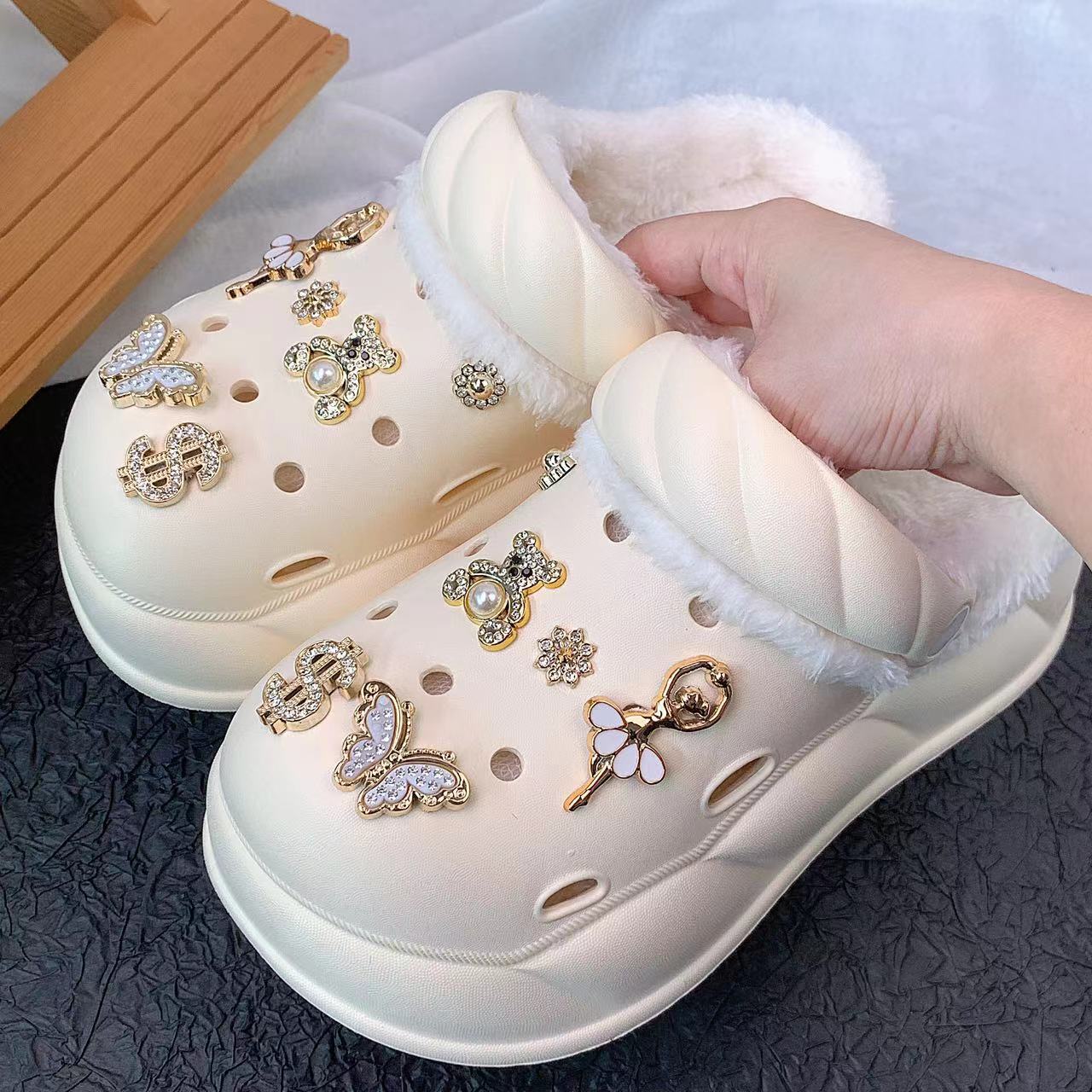 Damen Kuschelige Clogs mit glamourösen Verzierungen Fudus