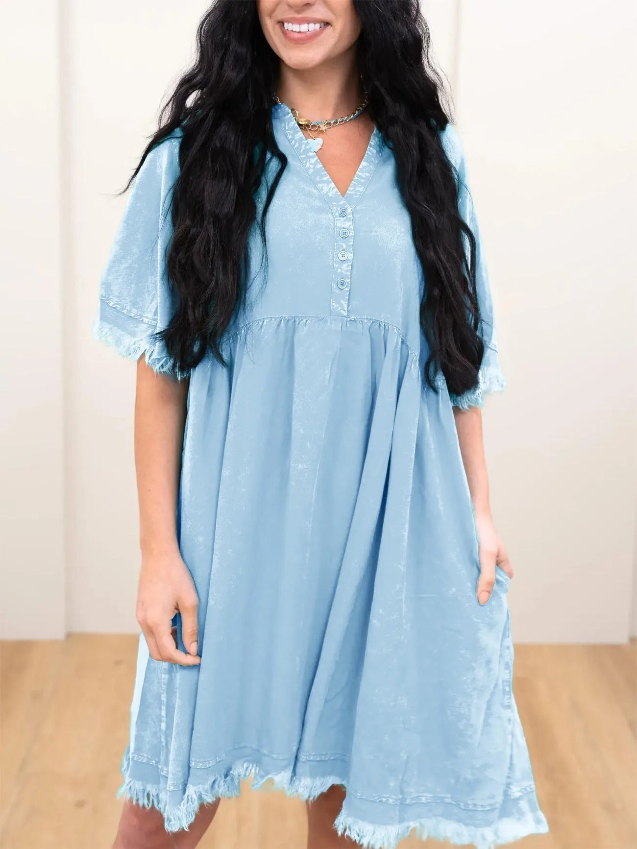 Damen Sommerkleid mit eleganter Knopfleiste und fransigem Saum Fudus