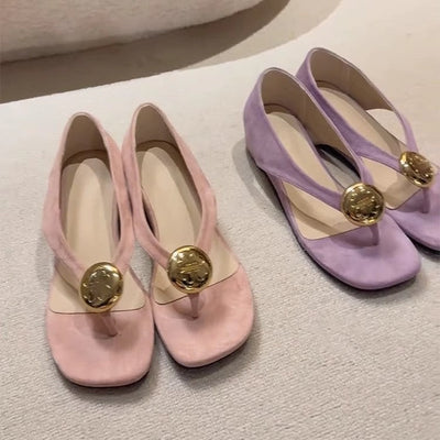 Damen Elegante Zehentrenner mit glänzendem Design und komfortablem Fußbett Fudus