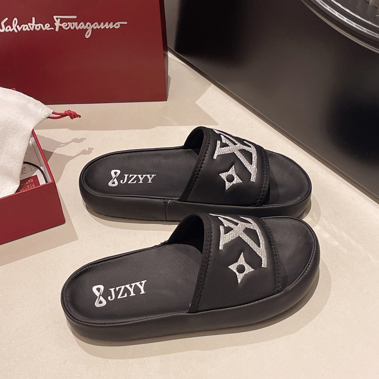 Damen modische Komfort-Pantoletten im stylischen Design Fudus