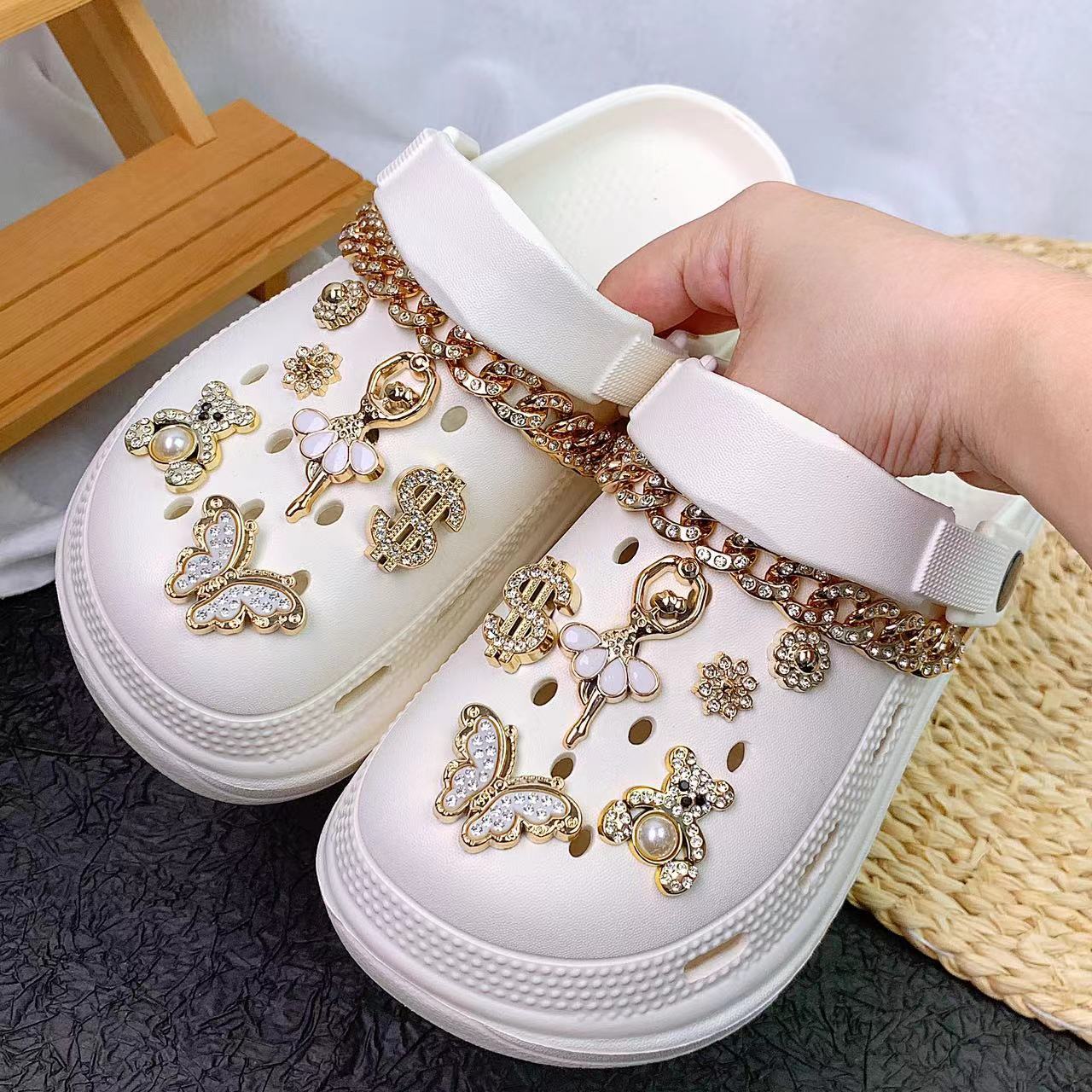 Damen Verzierte Clogs mit Glamourösen Schmuckdetails Fudus