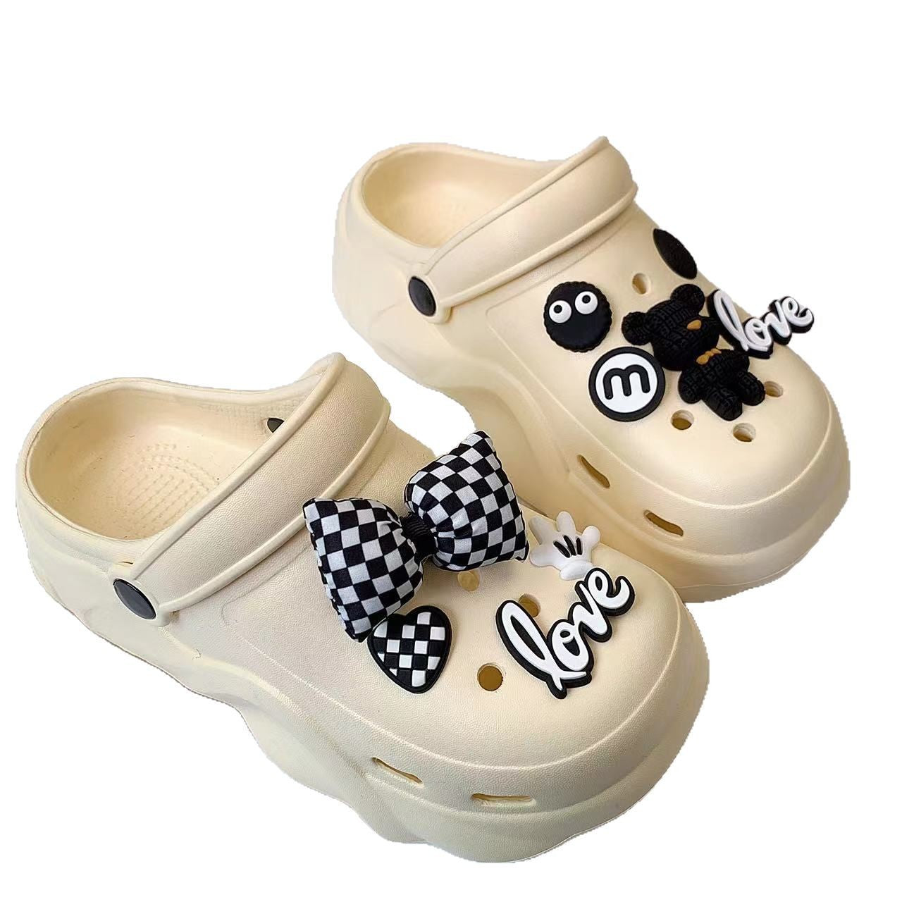 Damen Pantoletten mit bunten Accessoires Fudus