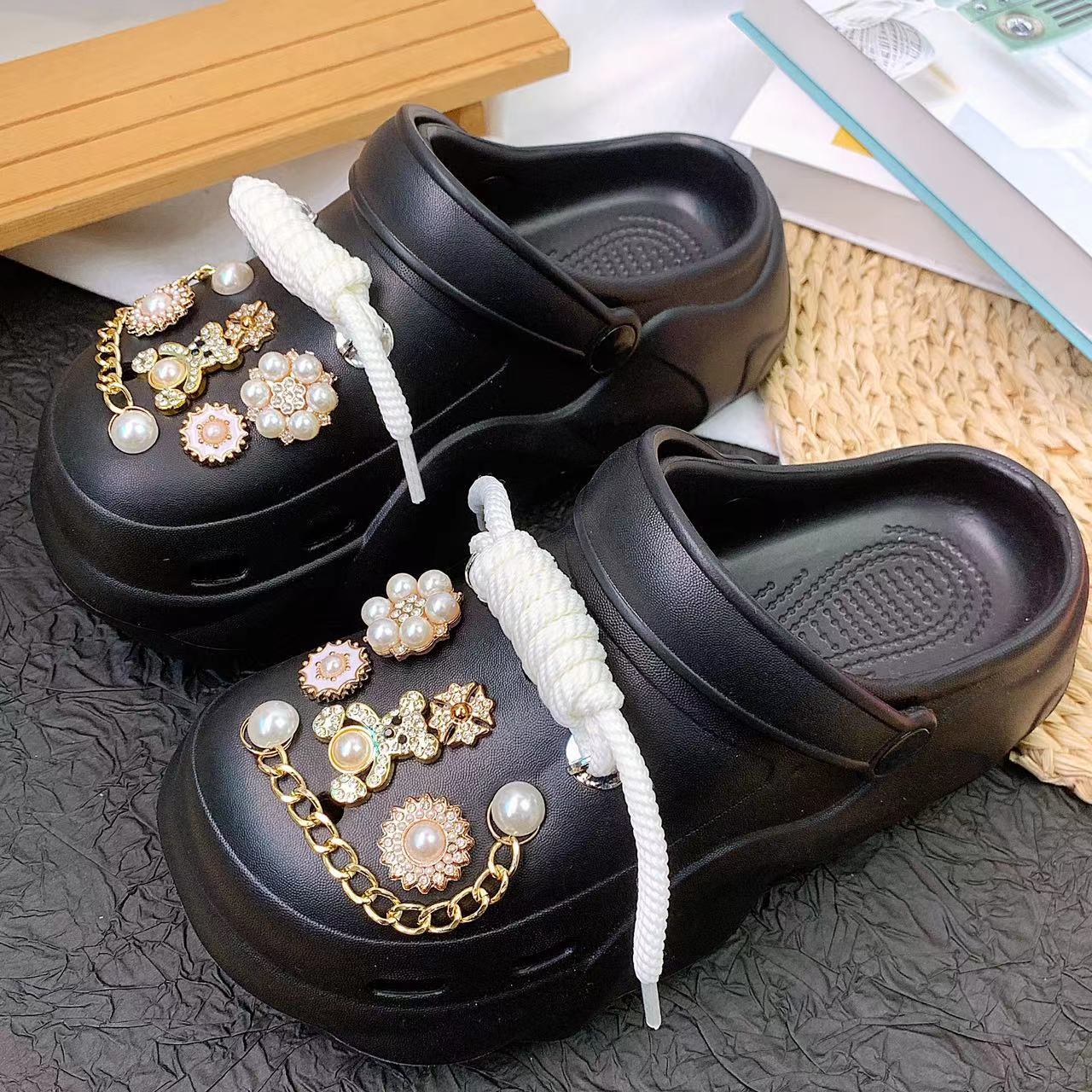Damen Clogs mit eleganter Schmuckverzierung und komfortablem Fußbett Fudus