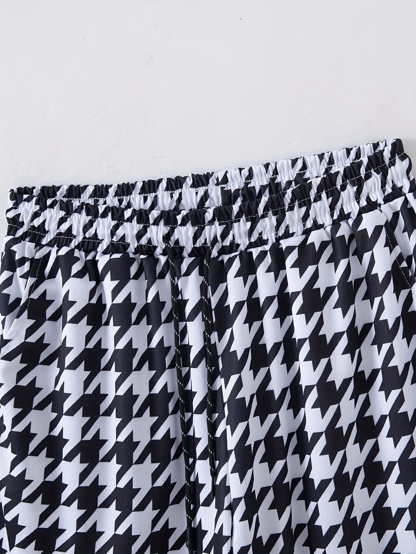 Herren Badeshorts mit stylischem Hahnentrittmuster und praktischen Seitentaschen Fudus