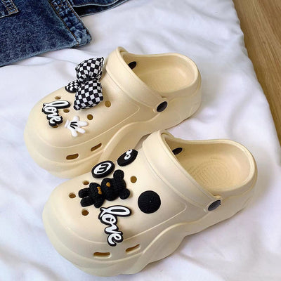 Damen Pantoletten mit bunten Accessoires Fudus