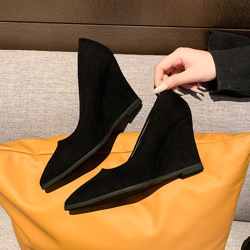 Damen Wedge-Pumps mit spitzem Zehenbereich und bequemer Innenpolsterung Fudus