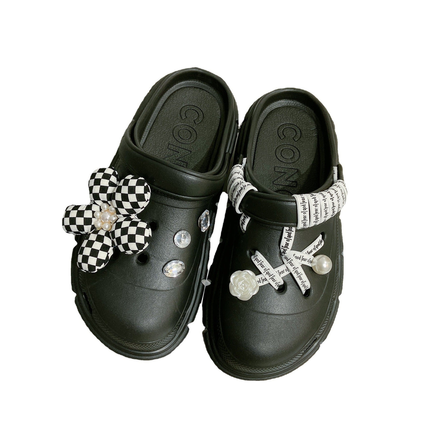 Damen Verspielte Clogs mit dekorativen Blumenapplikationen und verschiedenen Accessoires Fudus