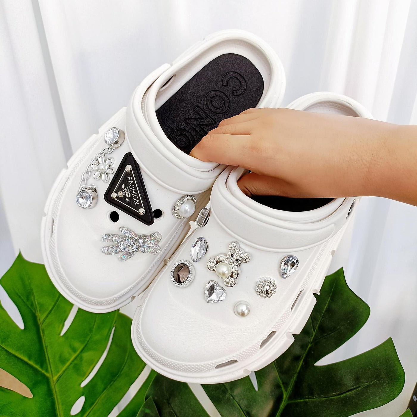 Damen Dekorative und modische Clogs mit Strassverzierungen Fudus