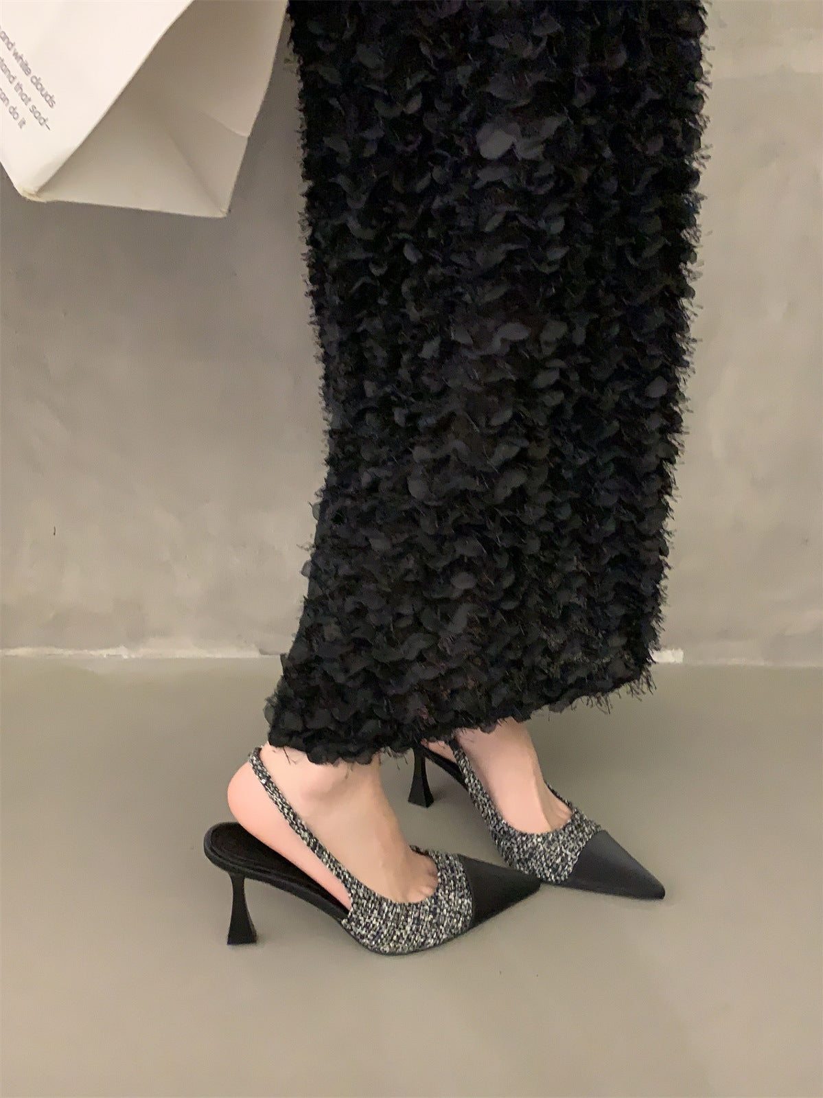 Damen Slingback Pumps mit eleganter spitz zulaufender Silhouette und glitzerndem Obermaterial Fudus