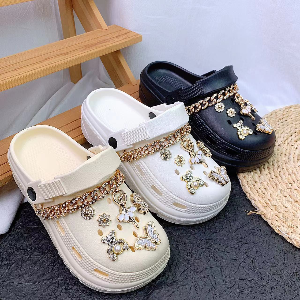 Damen Verzierte Clogs mit Glamourösen Schmuckdetails Fudus